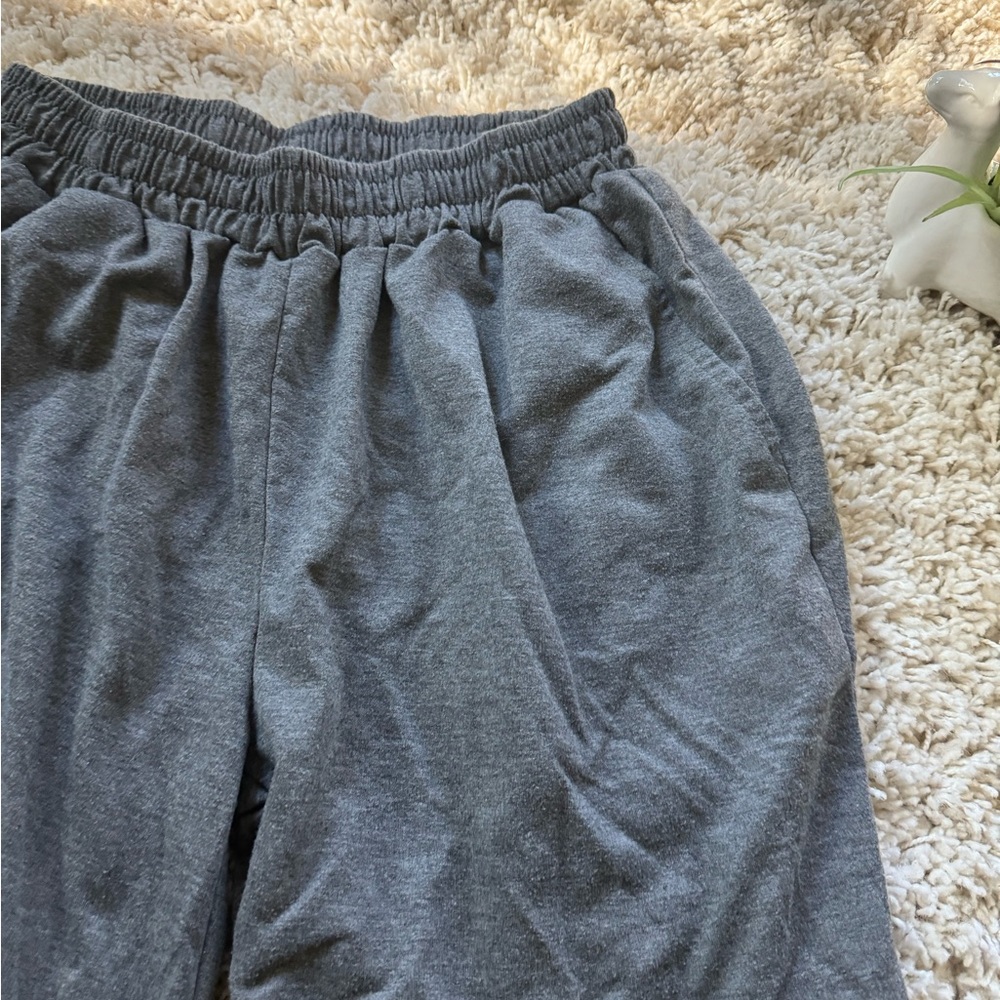 Men’s dark gray casual athletic sporty thick shorts. - Picture 3 of 4